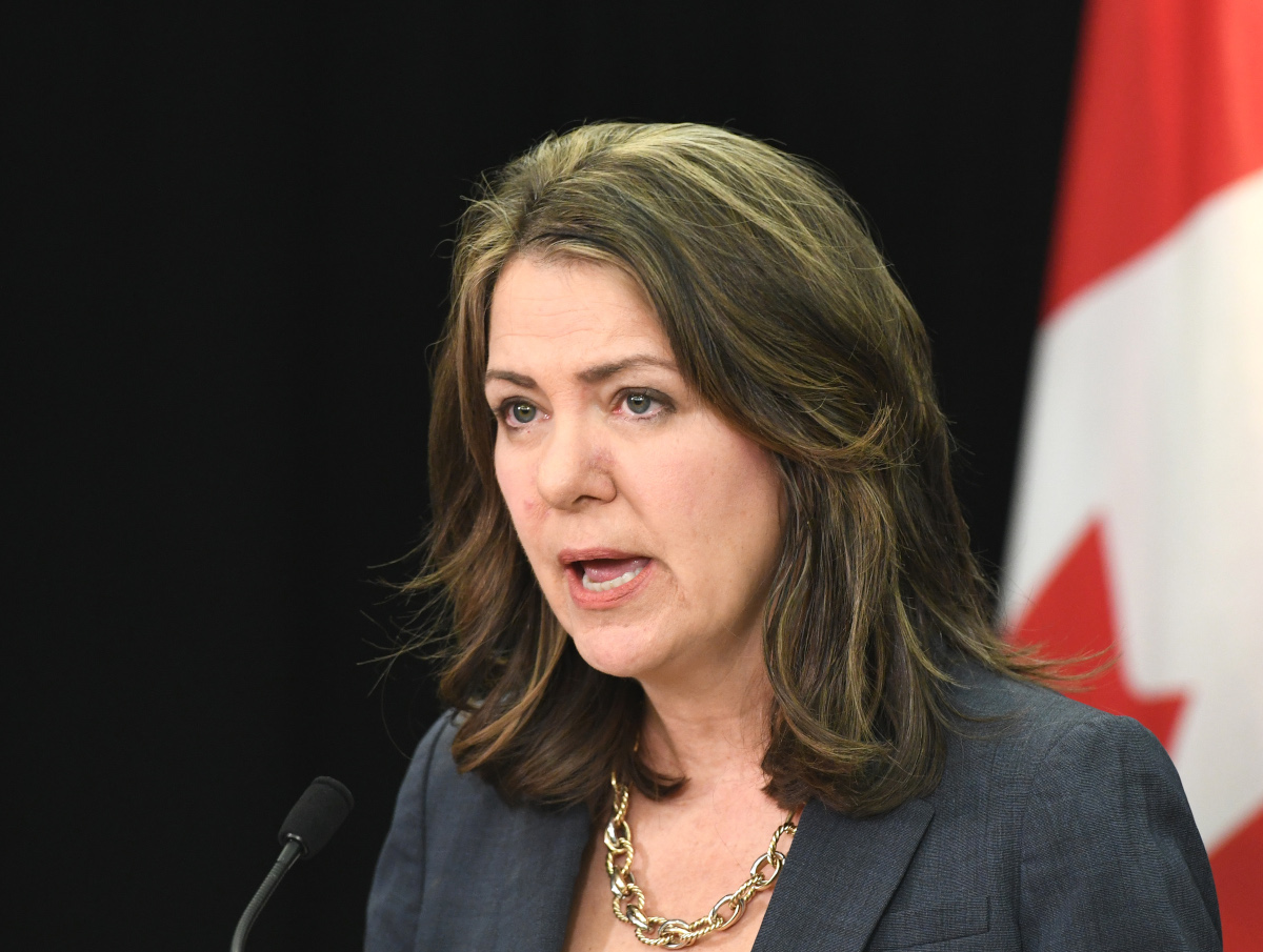 Danielle Smith, première ministre de l’Alberta, le 10 avril 2024. Photo de Chris Schwarz / Gouvernement de l’Alberta. Creative Commons CC BY-NC-ND 2.0 DEED Attribution-NonCommercial-NoDerivs 2.0 Licence générique : https://creativecommons.org/licenses/by-nc-nd/2.0/.